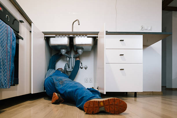 Professional Plumbing technician working in Mount Auburn, IL